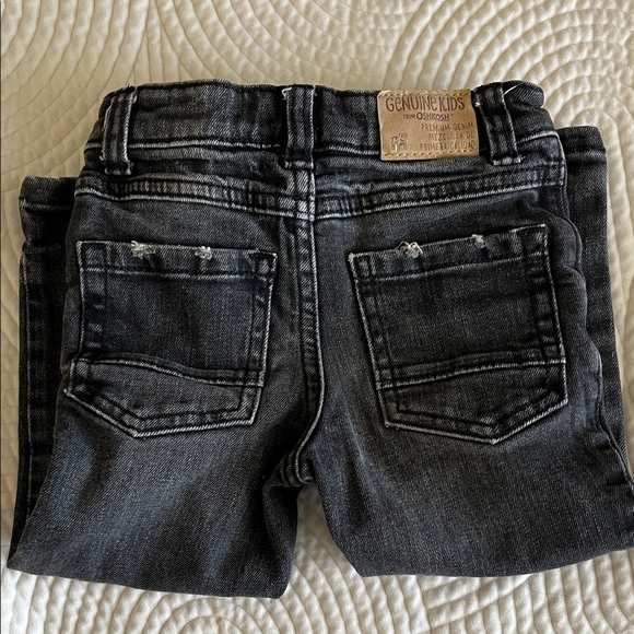 OshKosh B'gosh Toddler Boys Black Distressed Jeans - Picture 4 of 5